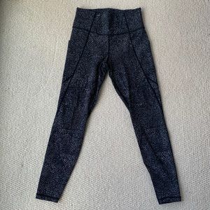 Athleta Salutation Stash Pocket Tight